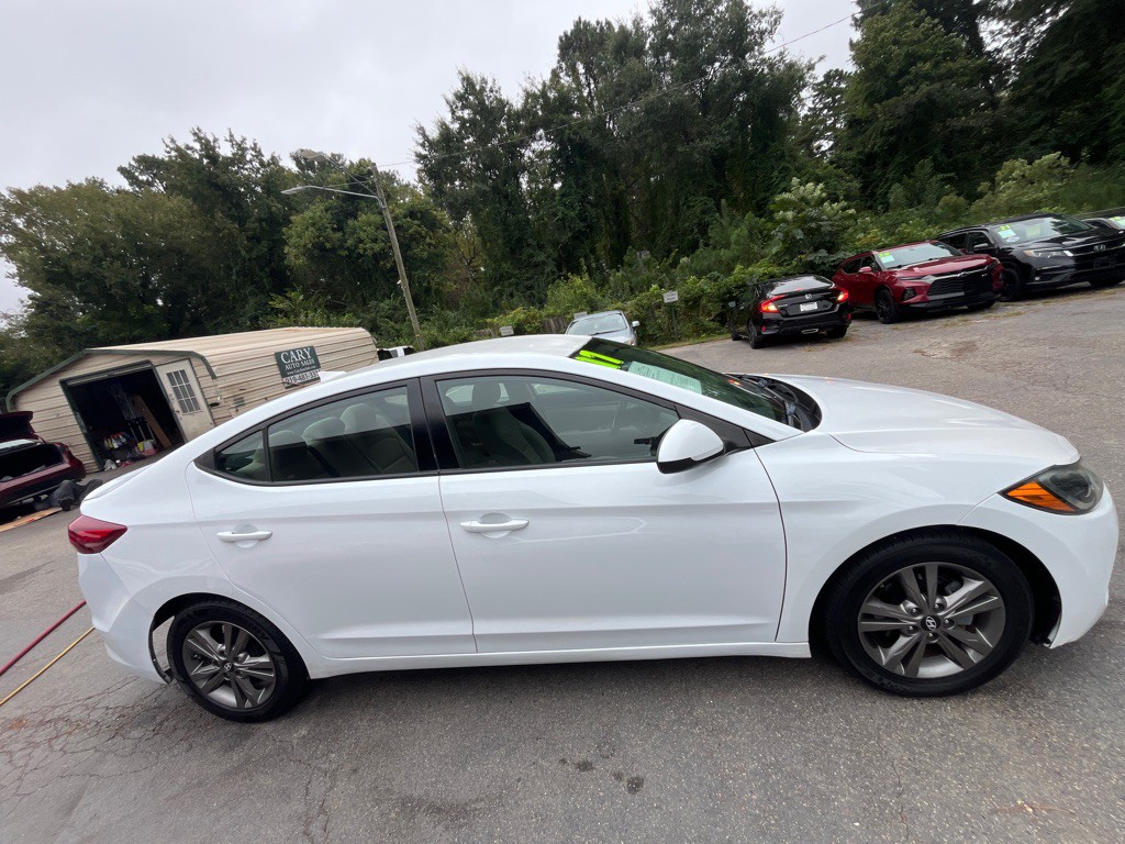 2017 Hyundai Elantra Image 8