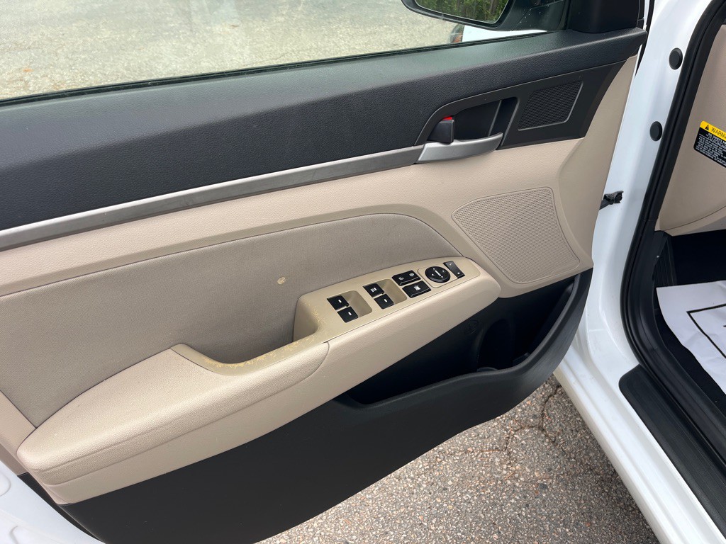 2017 Hyundai Elantra Image 11