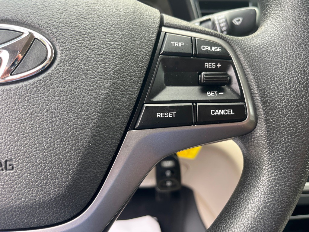 2017 Hyundai Elantra Image 15