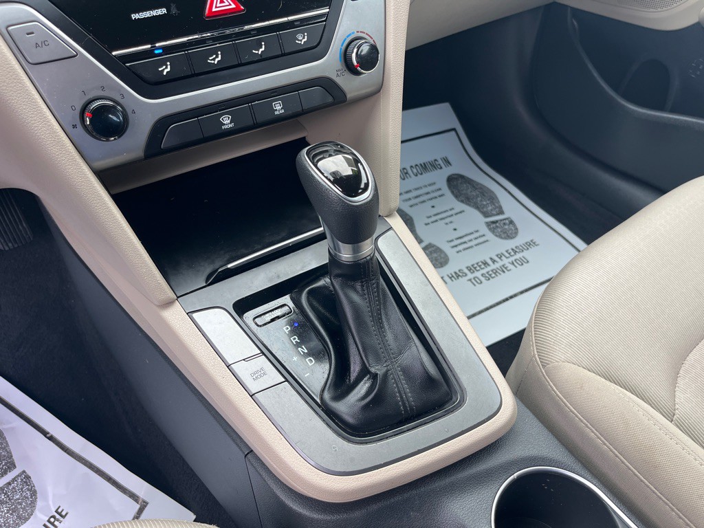 2017 Hyundai Elantra Image 19