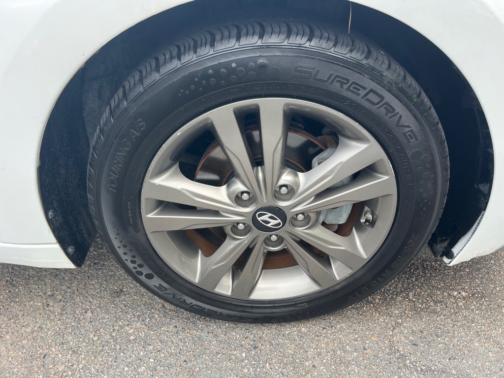 2017 Hyundai Elantra Image 25