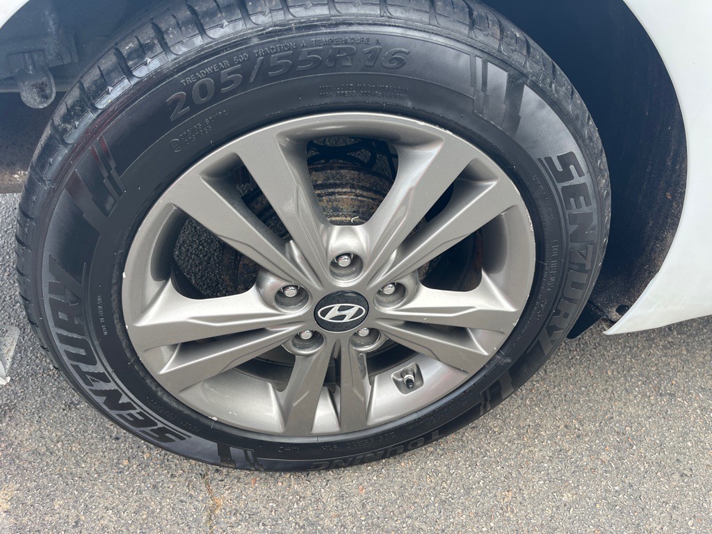 2017 Hyundai Elantra Image 26
