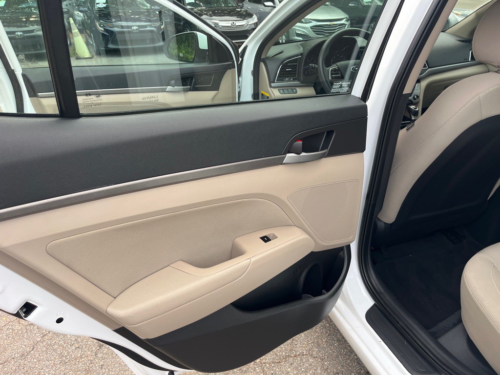 2017 Hyundai Elantra Image 27
