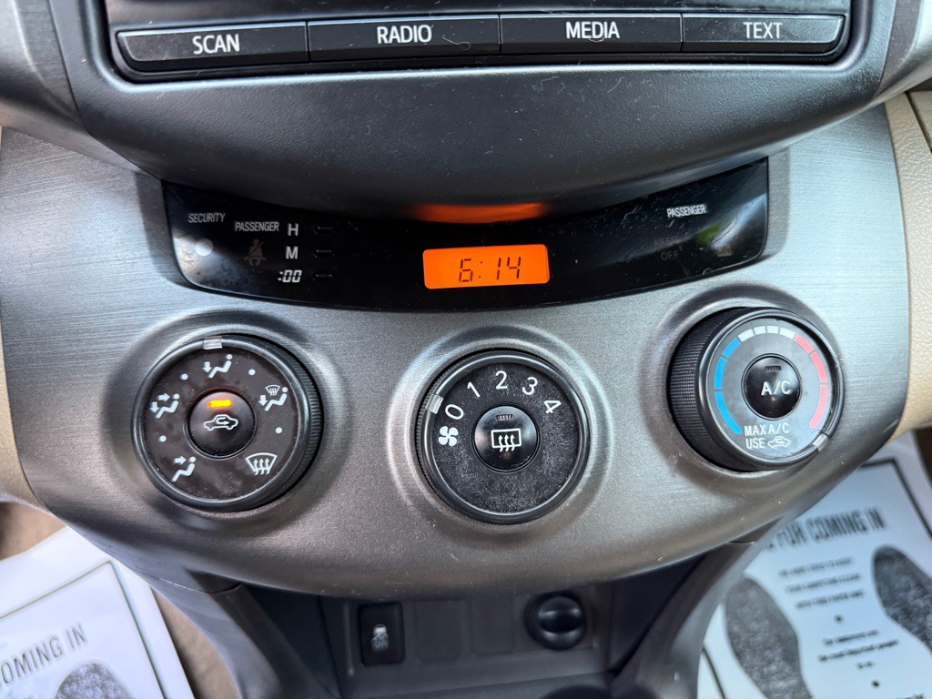 2012 Toyota Rav4 Image 18