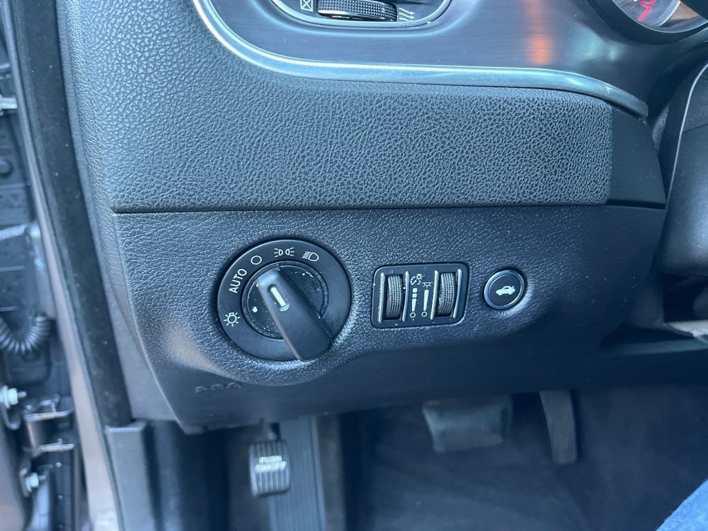 2015 Dodge Charger Image 18