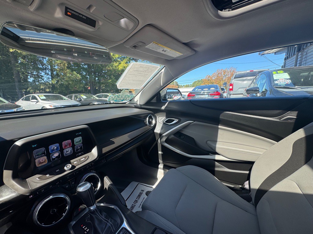 2017 Chevrolet Camaro Image 24