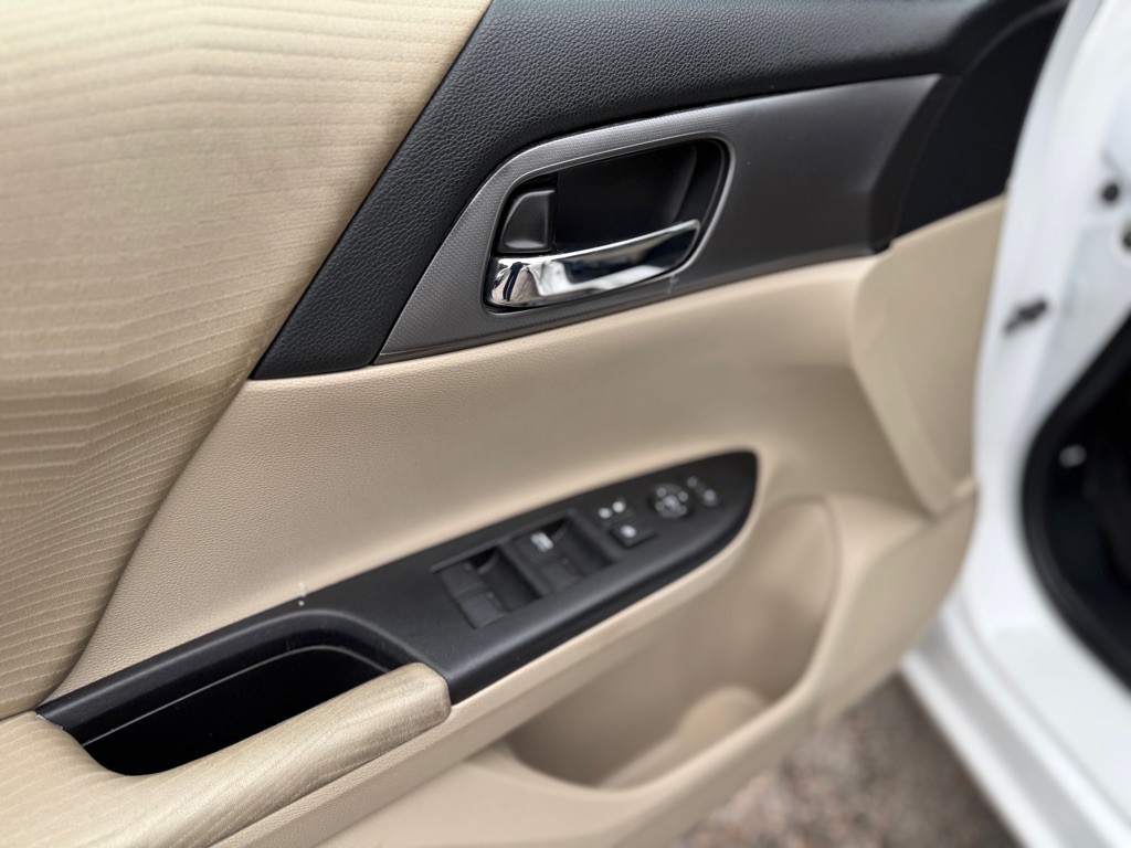 2015 Honda Accord Image 11