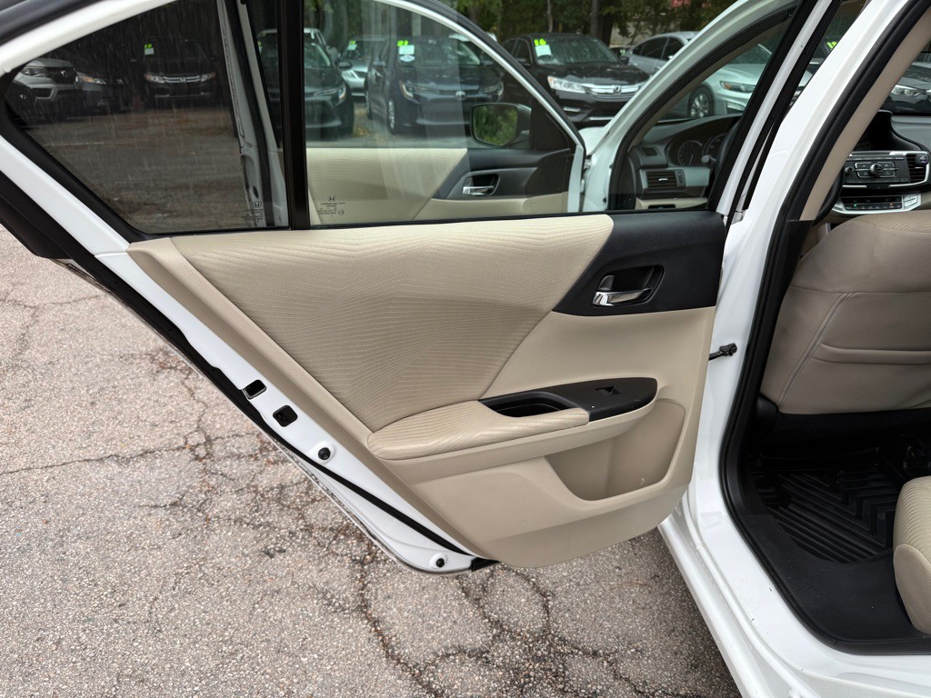 2015 Honda Accord Image 29