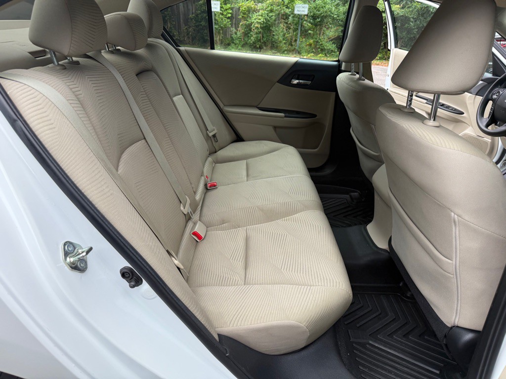 2015 Honda Accord Image 32
