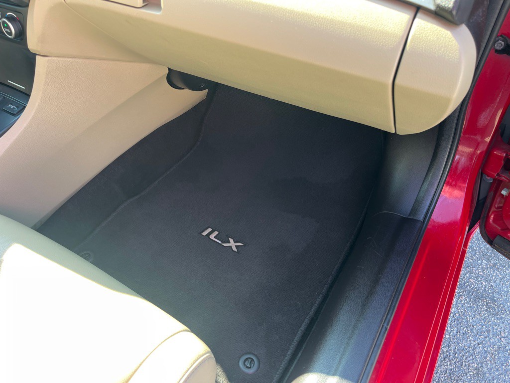 2017 Acura ILX Image 32