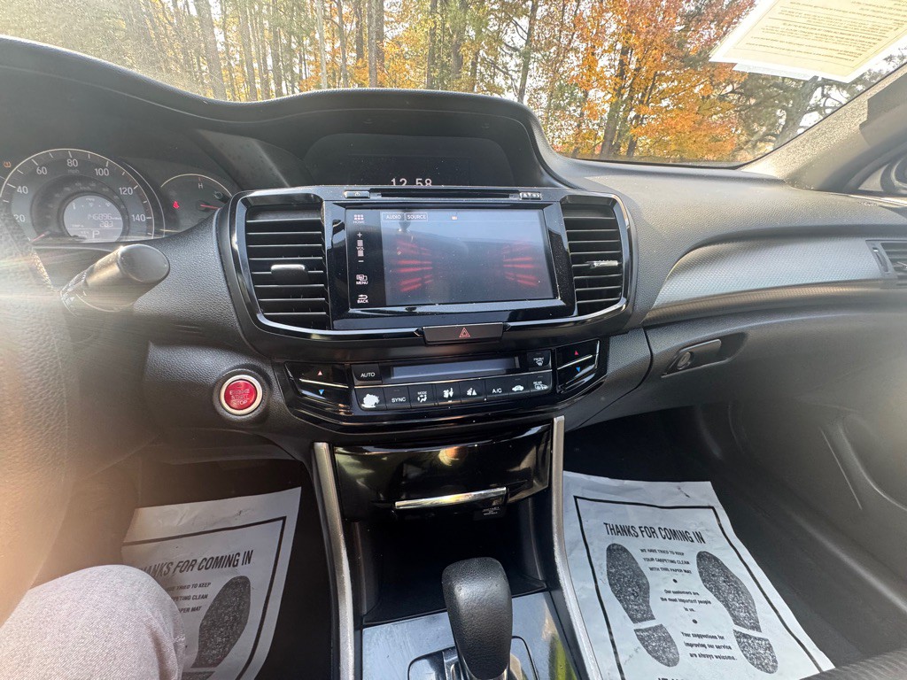 2017 Honda Accord Image 16