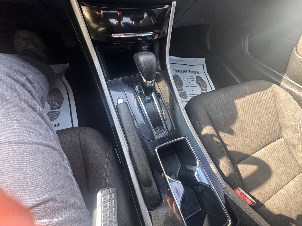 2017 Honda Accord Image 21