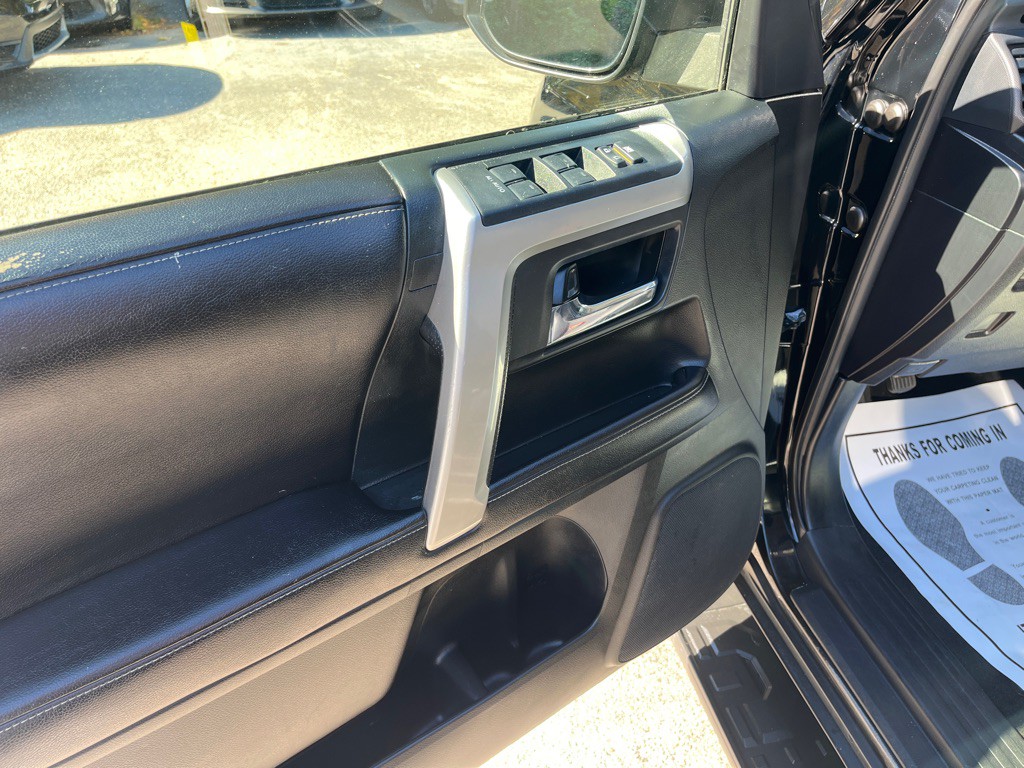 2016 Toyota 4Runner Image 9