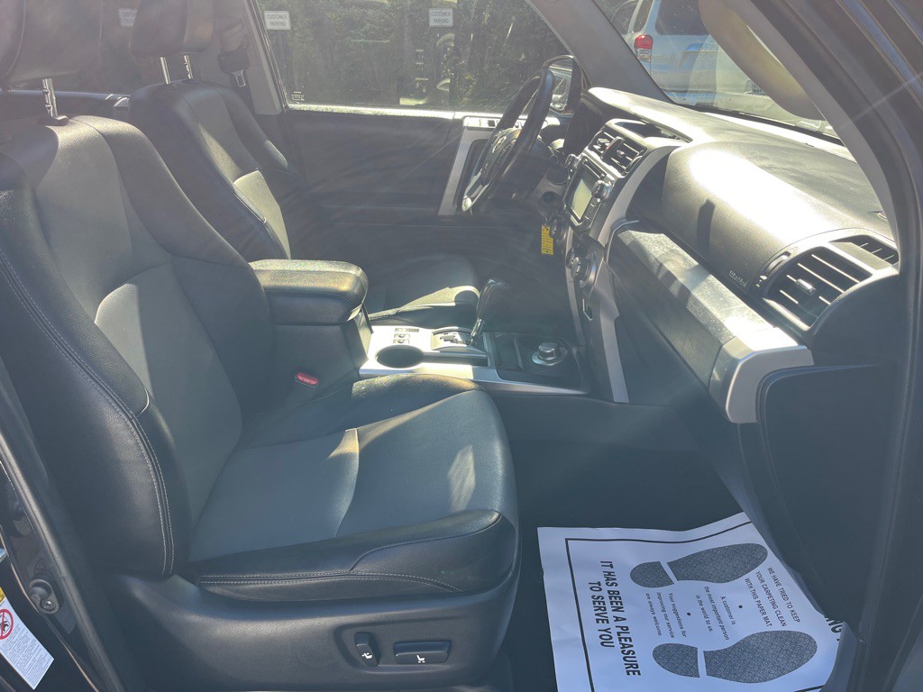 2016 Toyota 4Runner Image 31