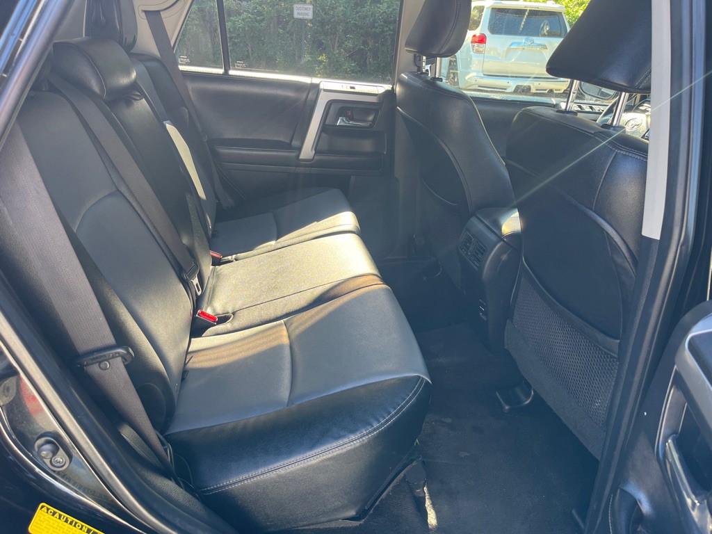 2016 Toyota 4Runner Image 32