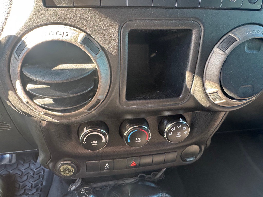 2016 Jeep Wrangler Image 20