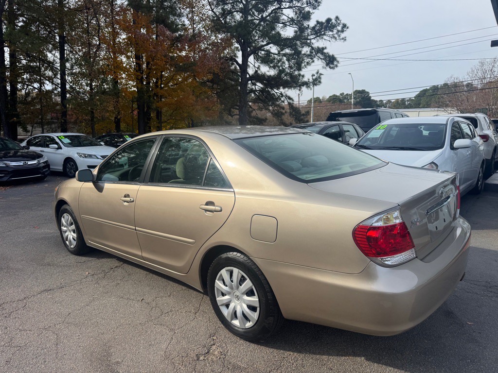 2005 Toyota Camry Image 4