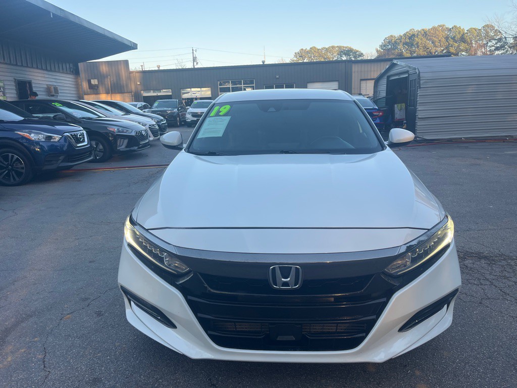 2019 Honda Accord Image 2