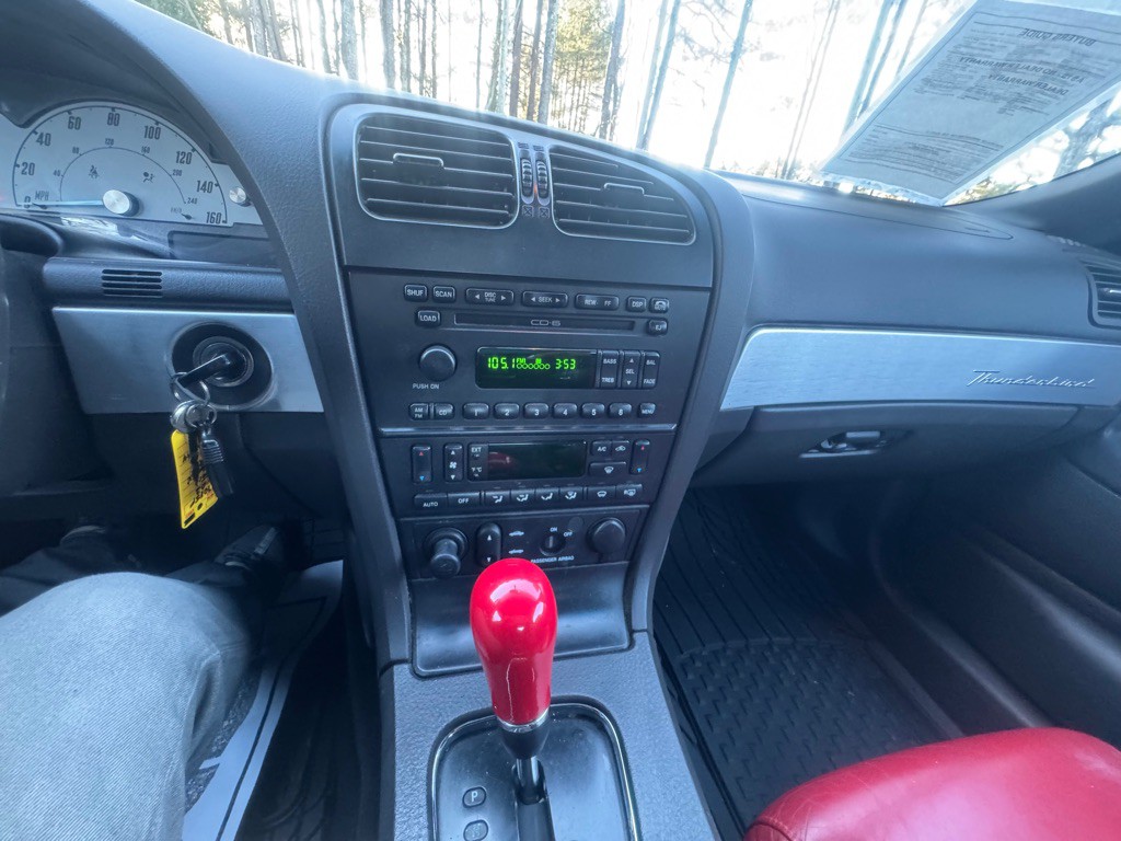 2002 Ford Thunderbird Image 23