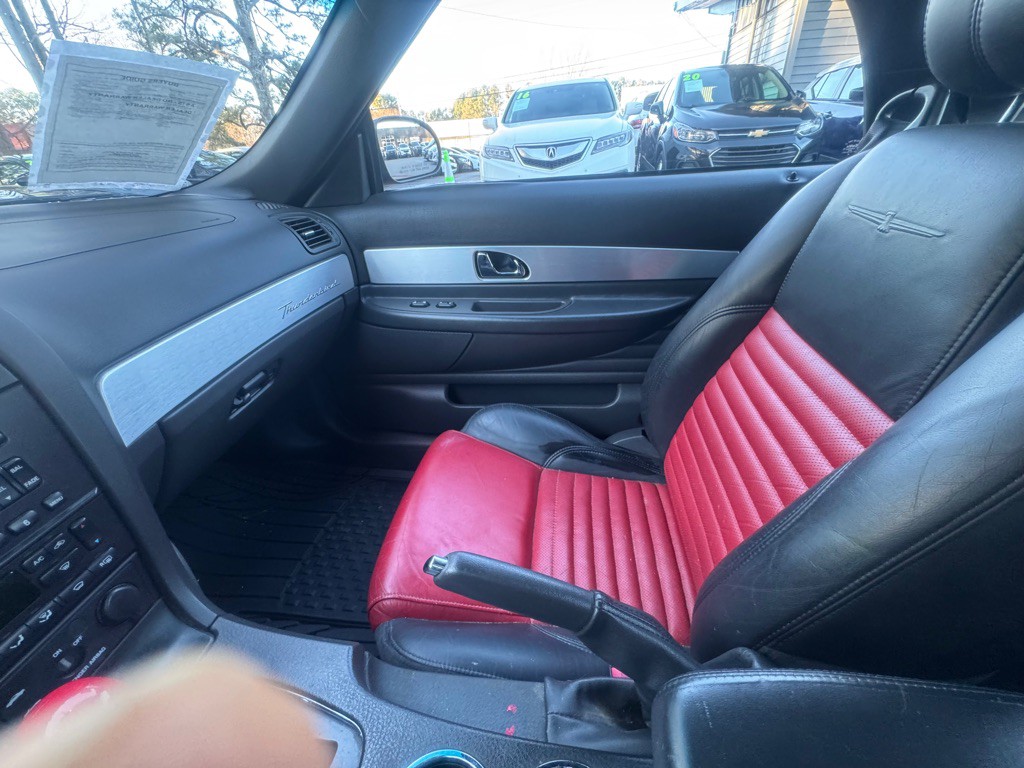 2002 Ford Thunderbird Image 25