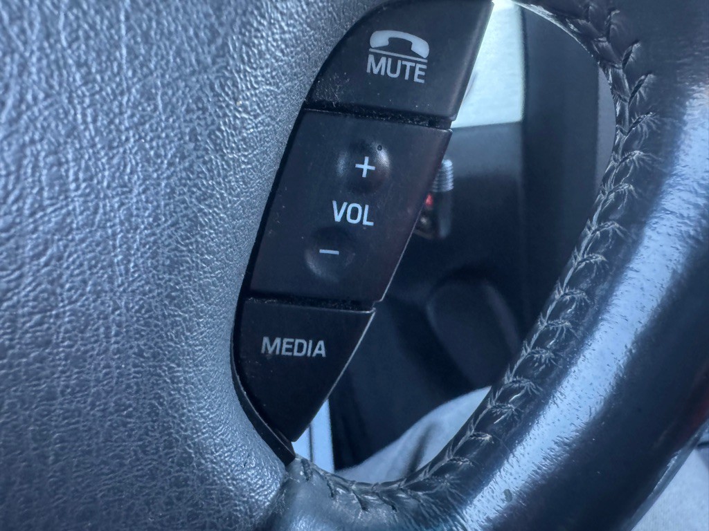 2002 Ford Thunderbird Image 27