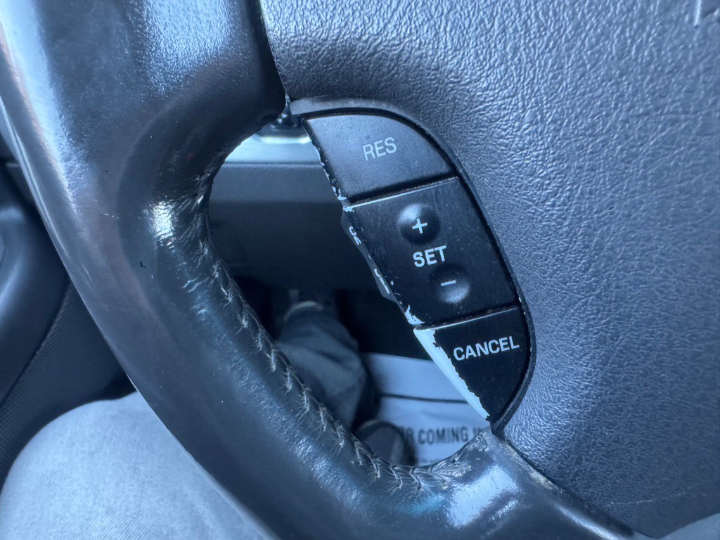 2002 Ford Thunderbird Image 28