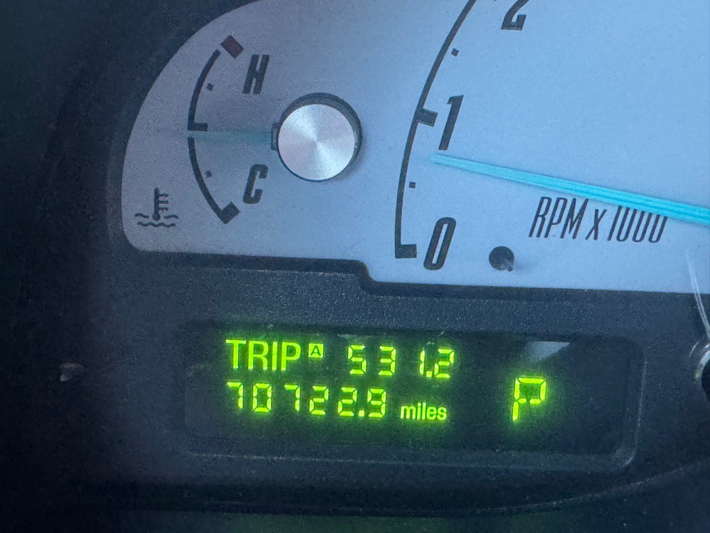 2002 Ford Thunderbird Image 30