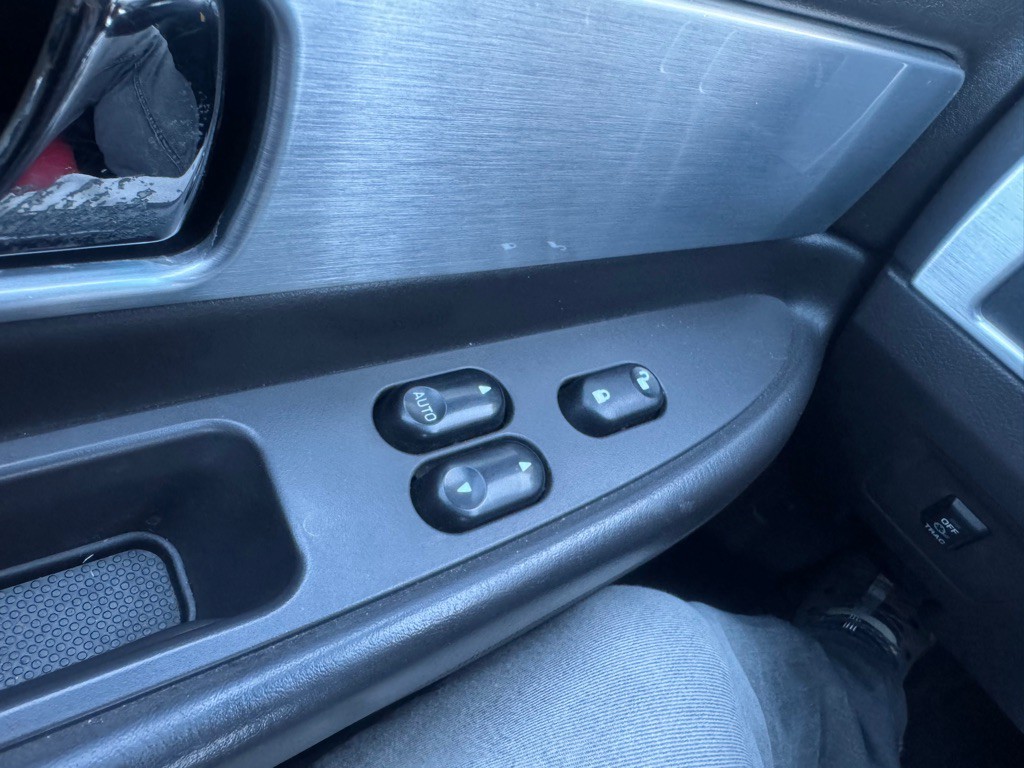 2002 Ford Thunderbird Image 32