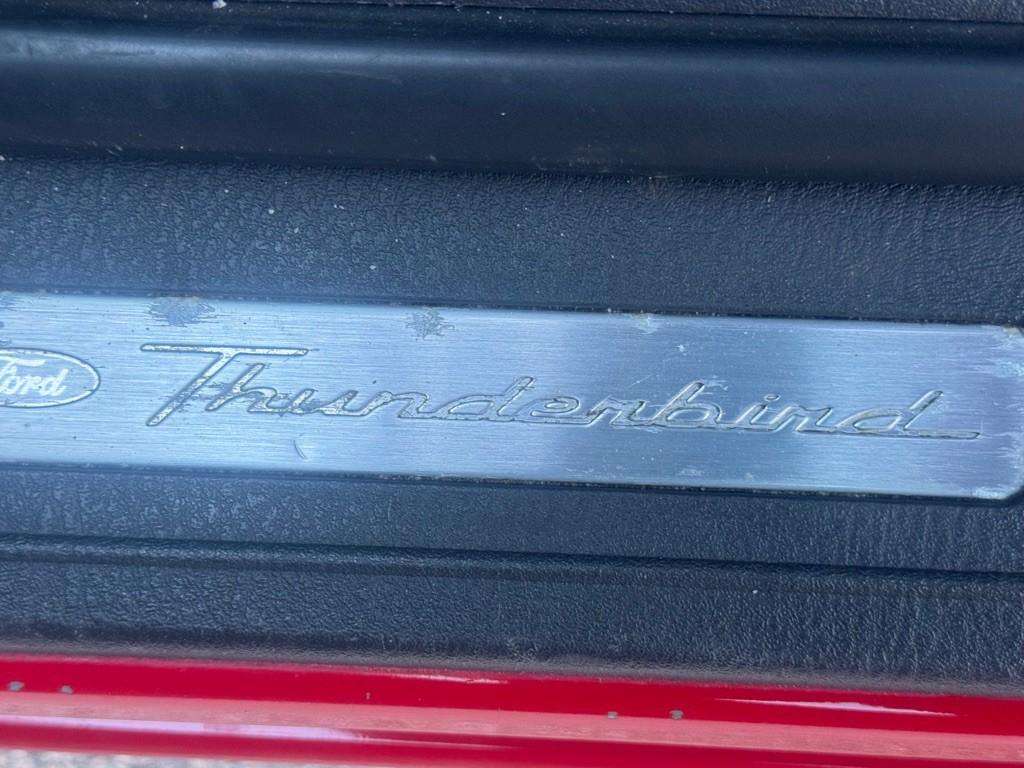 2002 Ford Thunderbird Image 35