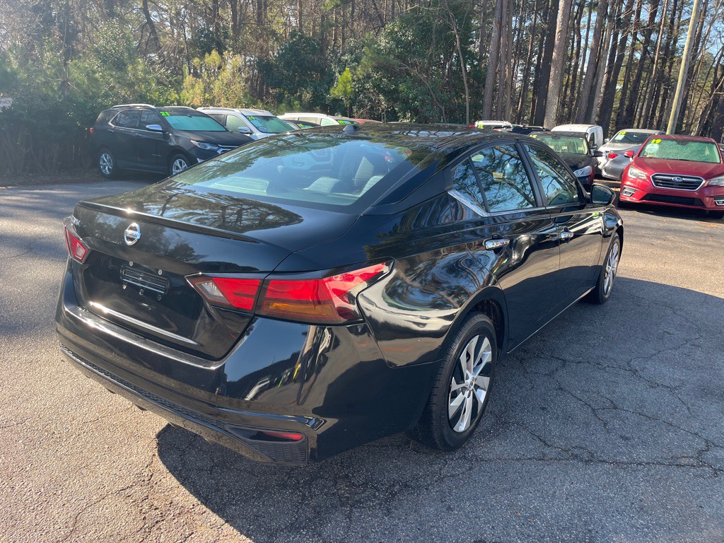 2020 Nissan Altima Image 4