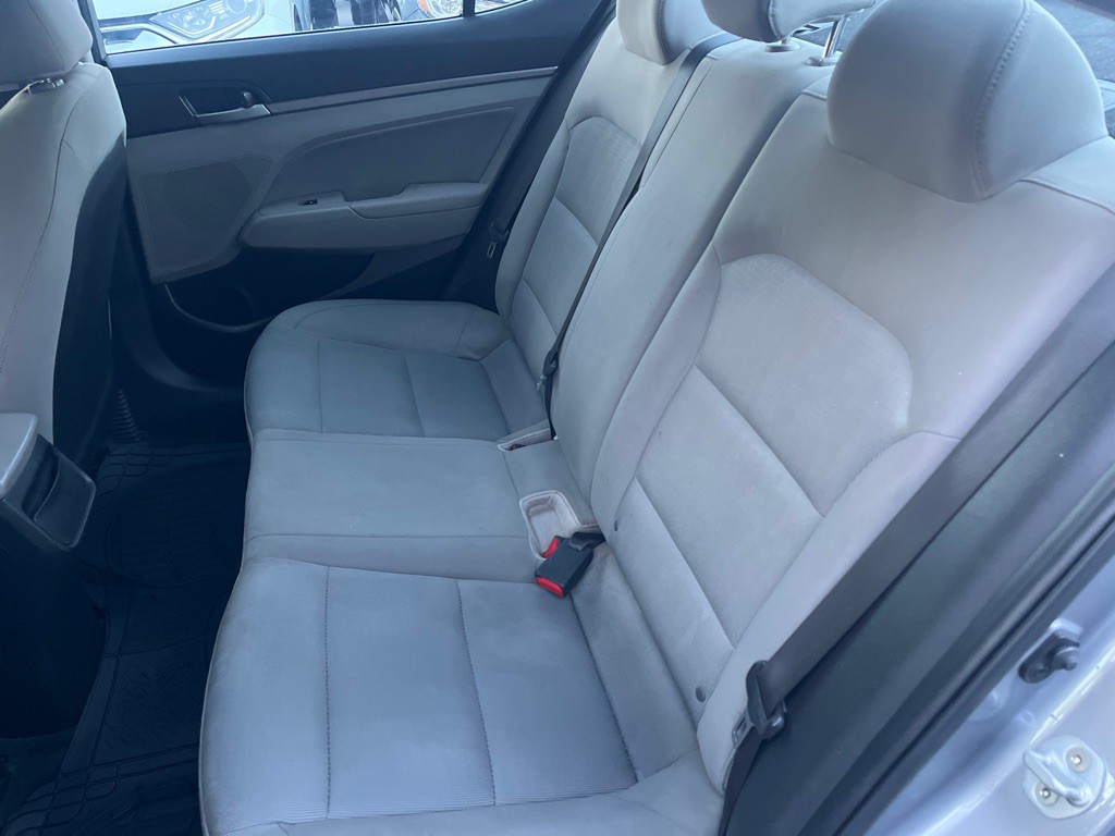 2017 Hyundai Elantra Image 8