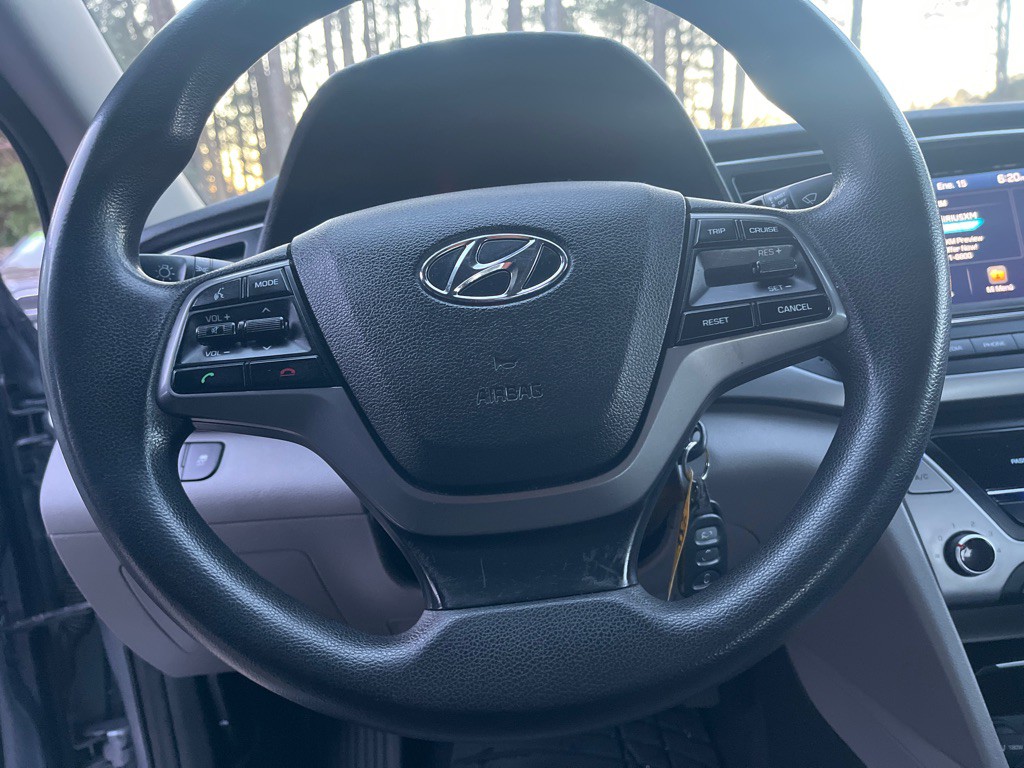 2017 Hyundai Elantra Image 11
