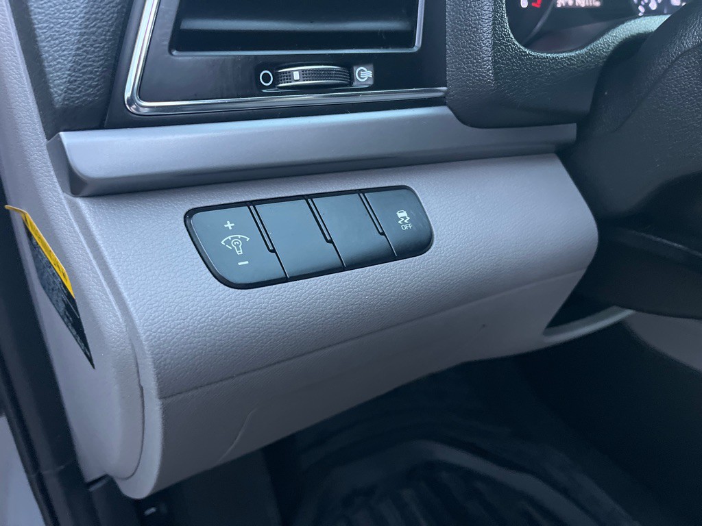 2017 Hyundai Elantra Image 14