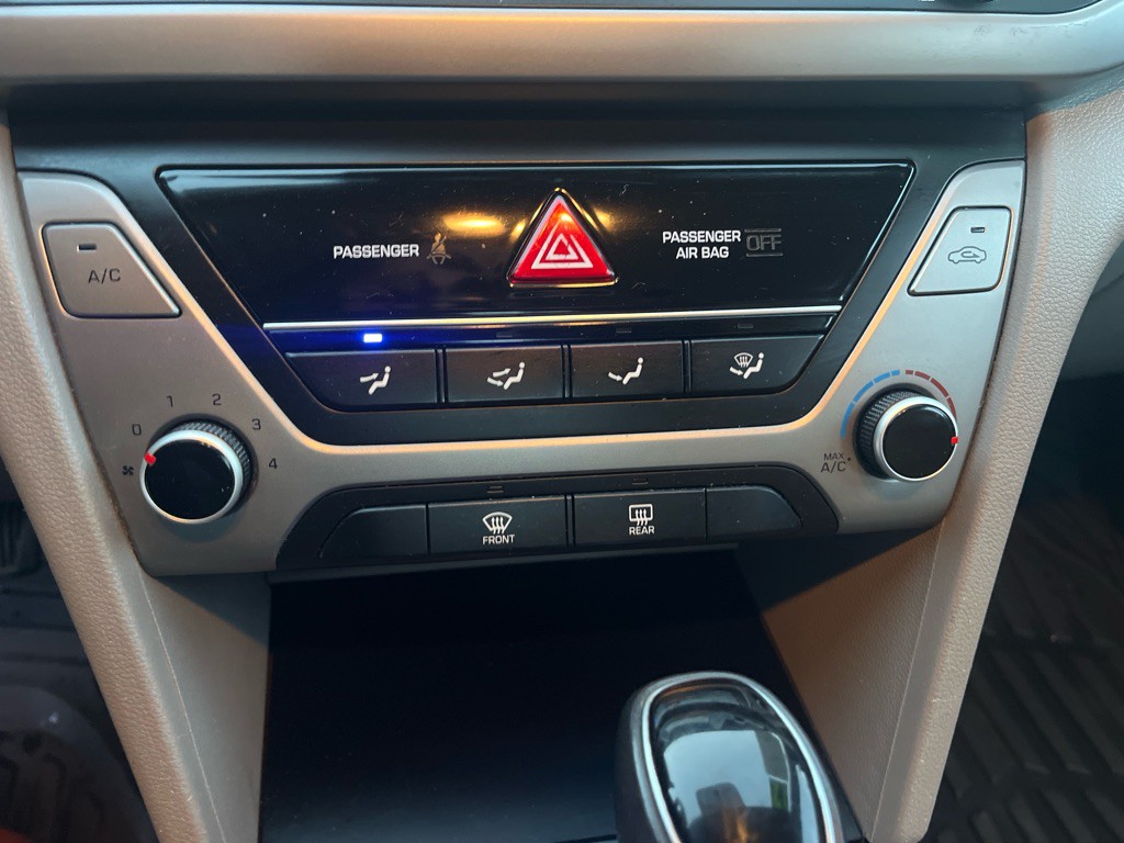 2017 Hyundai Elantra Image 19