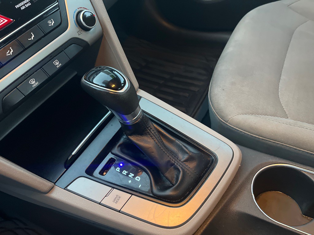 2017 Hyundai Elantra Image 20