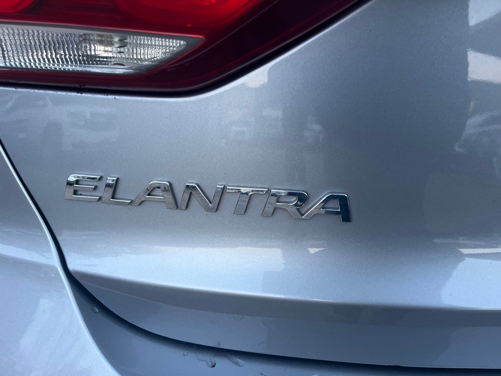 2017 Hyundai Elantra Image 23