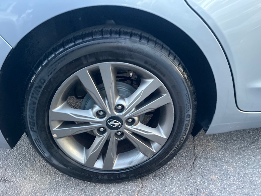 2017 Hyundai Elantra Image 26