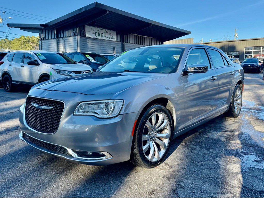 2018 Chrysler 300 Image 1