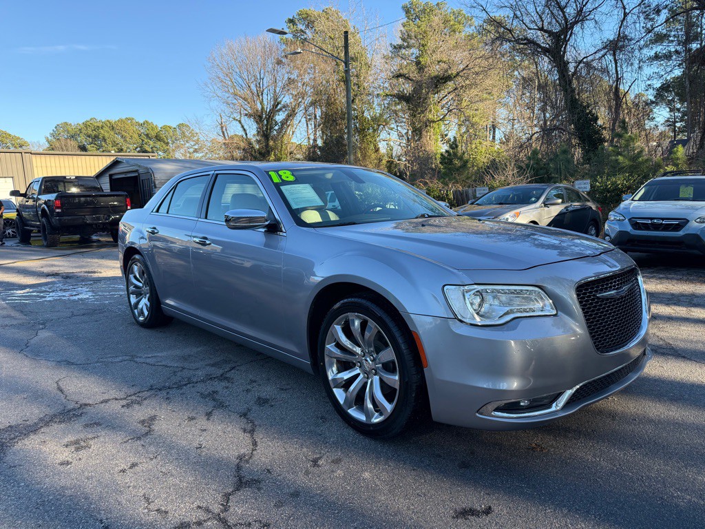 2018 Chrysler 300 Image 4