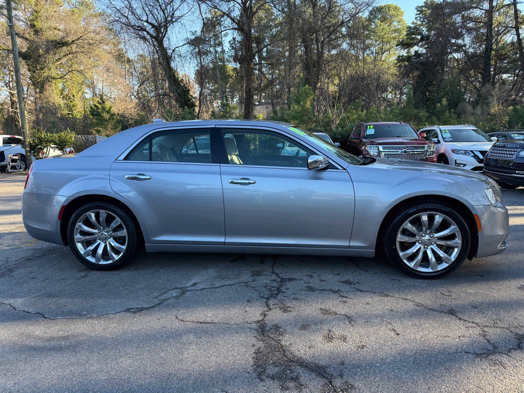 2018 Chrysler 300 Image 5