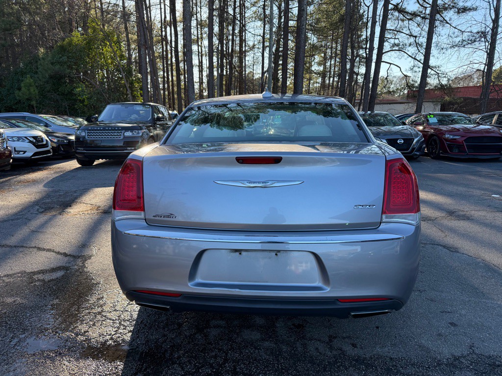 2018 Chrysler 300 Image 7
