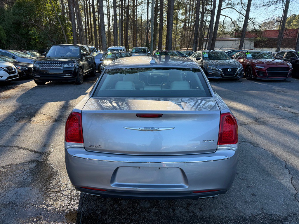 2018 Chrysler 300 Image 8