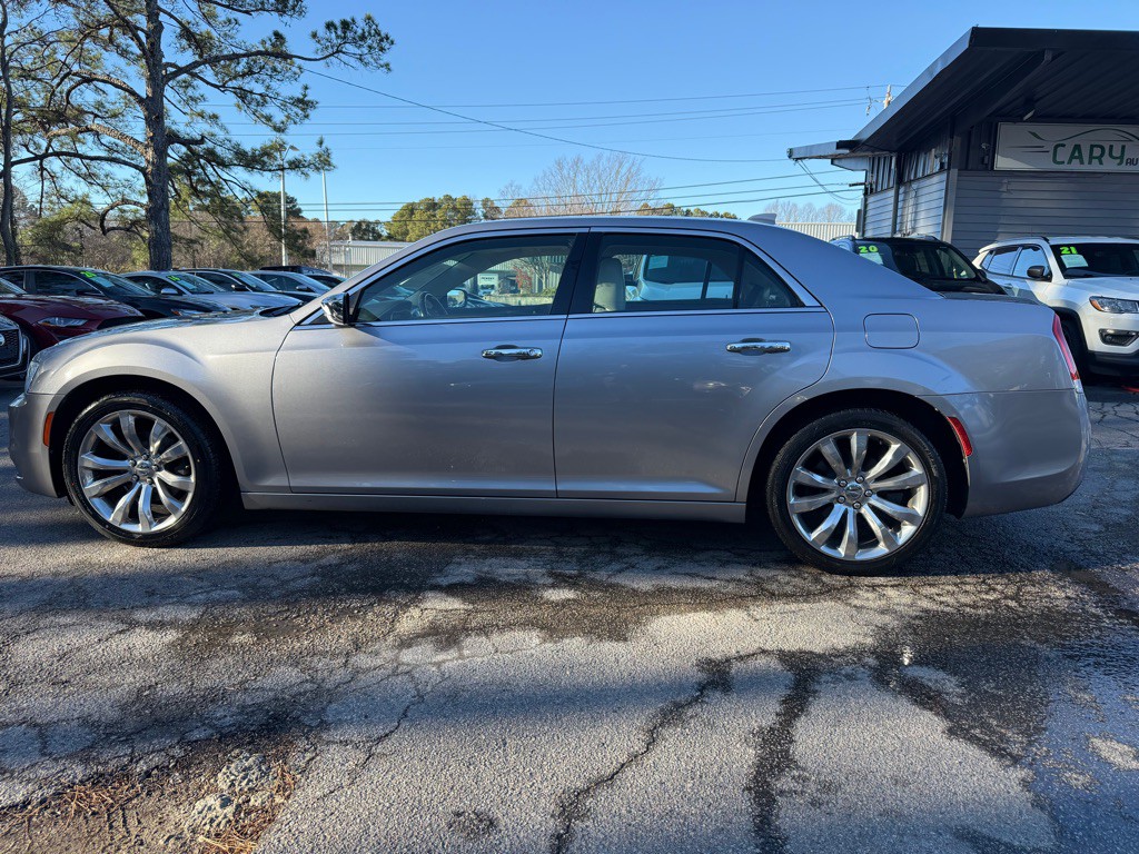 2018 Chrysler 300 Image 10