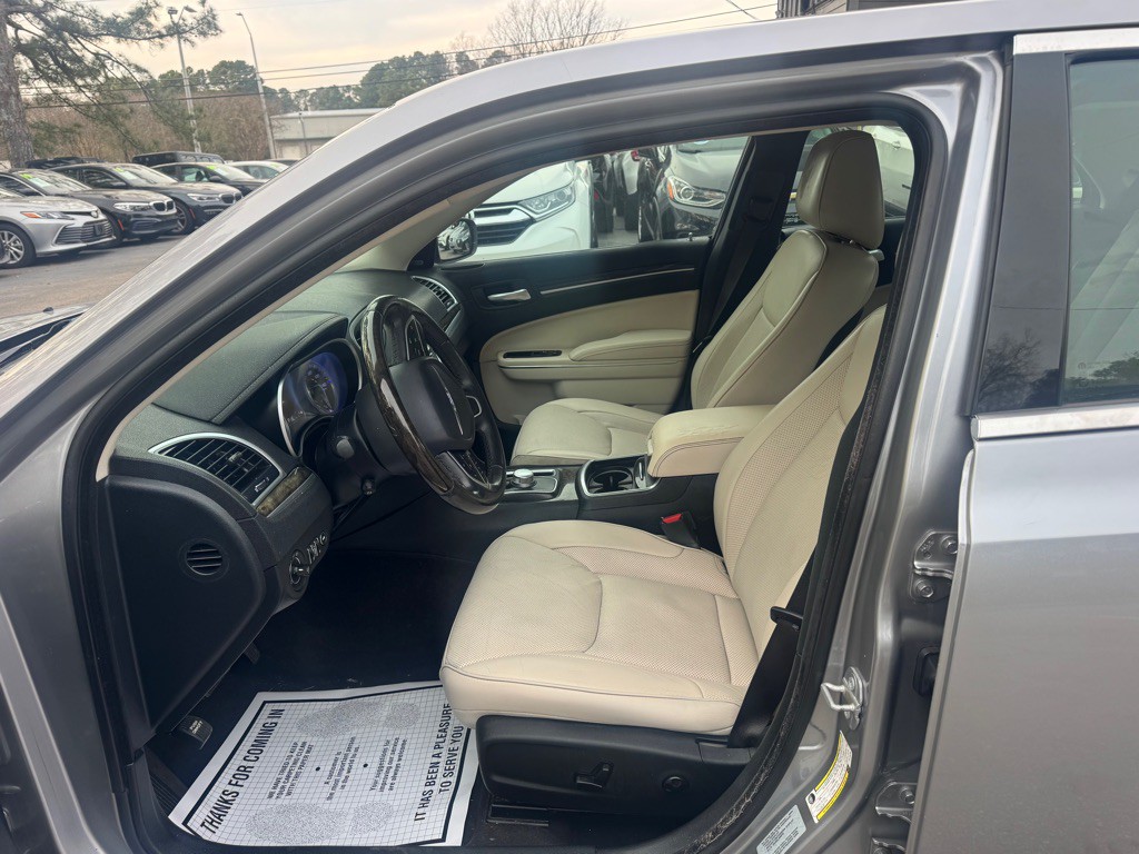 2018 Chrysler 300 Image 11