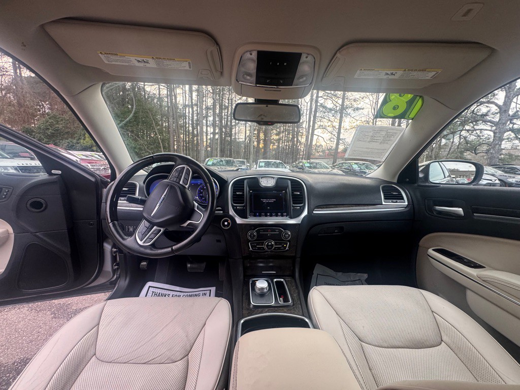 2018 Chrysler 300 Image 12