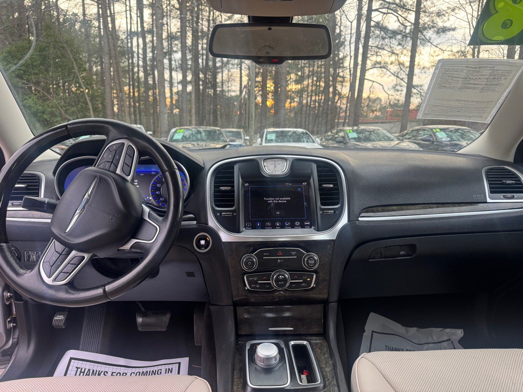 2018 Chrysler 300 Image 13