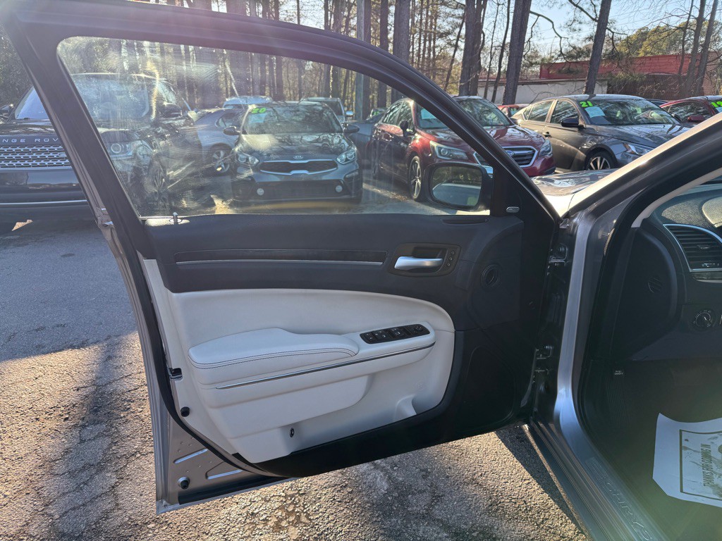 2018 Chrysler 300 Image 14