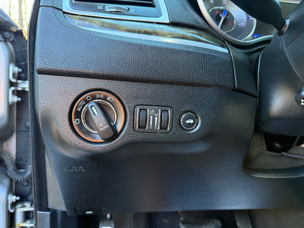 2018 Chrysler 300 Image 16