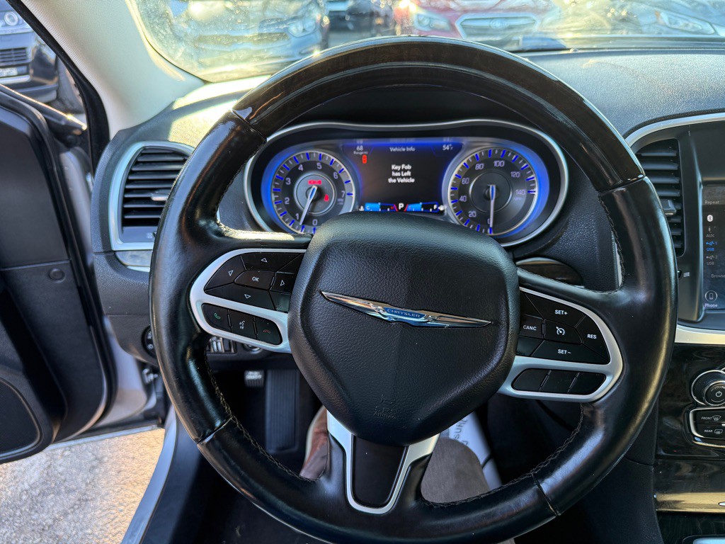 2018 Chrysler 300 Image 18