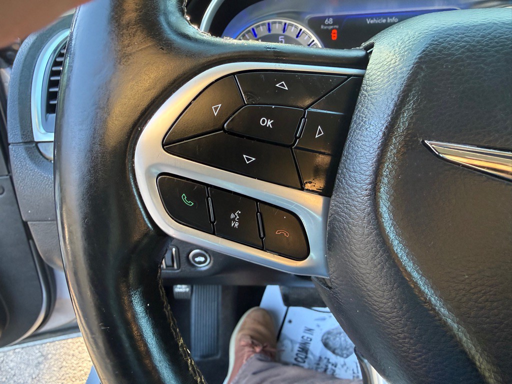 2018 Chrysler 300 Image 19